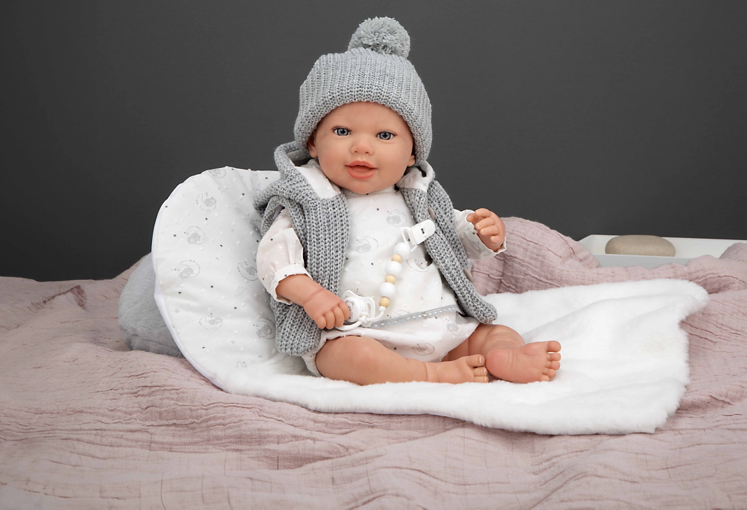 Arias Reborn nukk hallide riietega