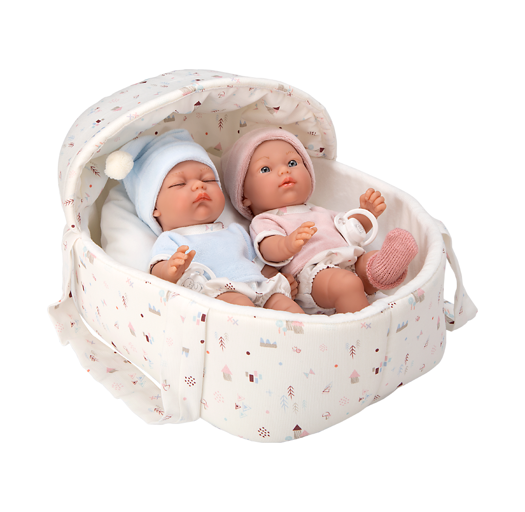 Arias kaksikud nukud koos valge kandekorviga