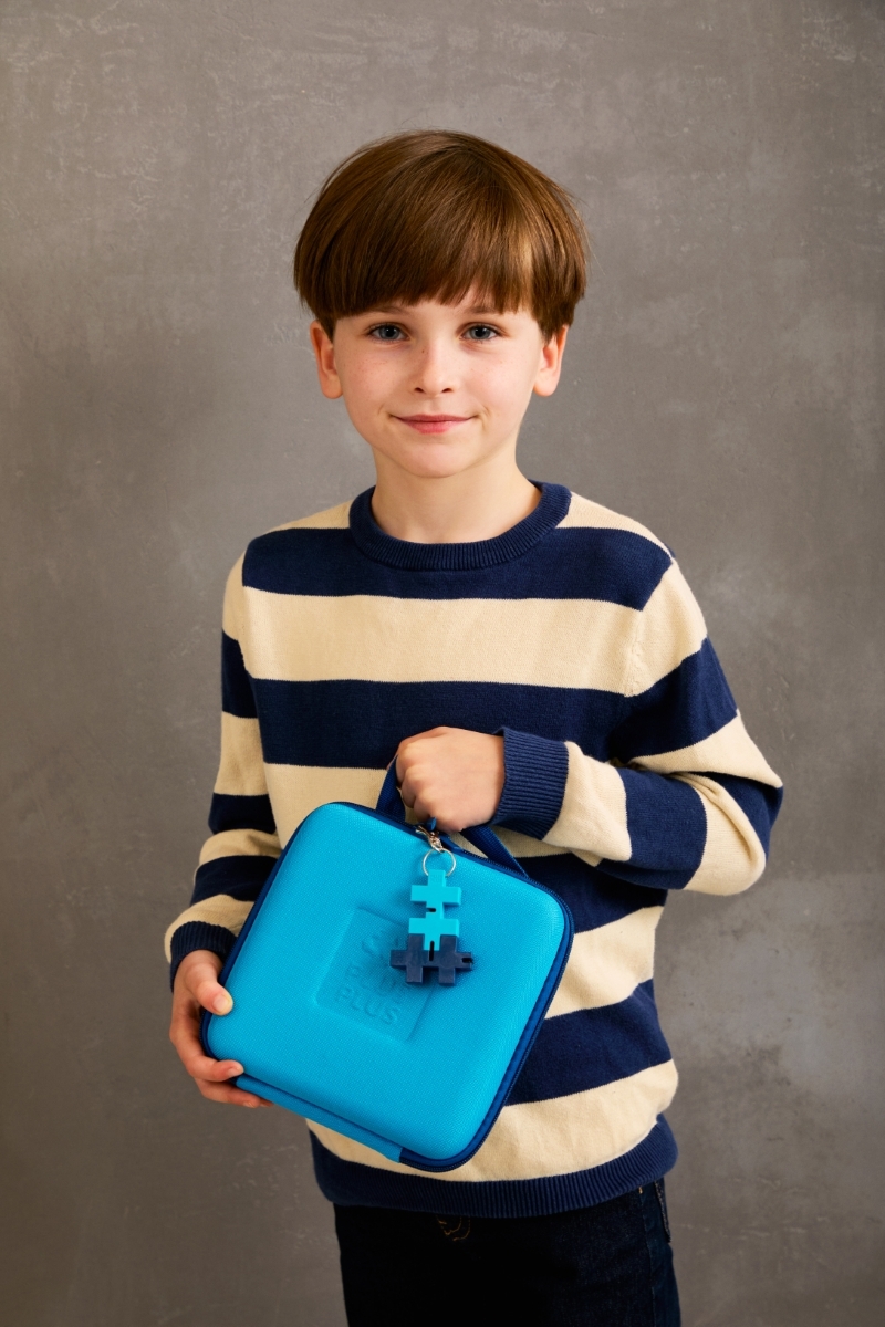 helesinine/tumesinine