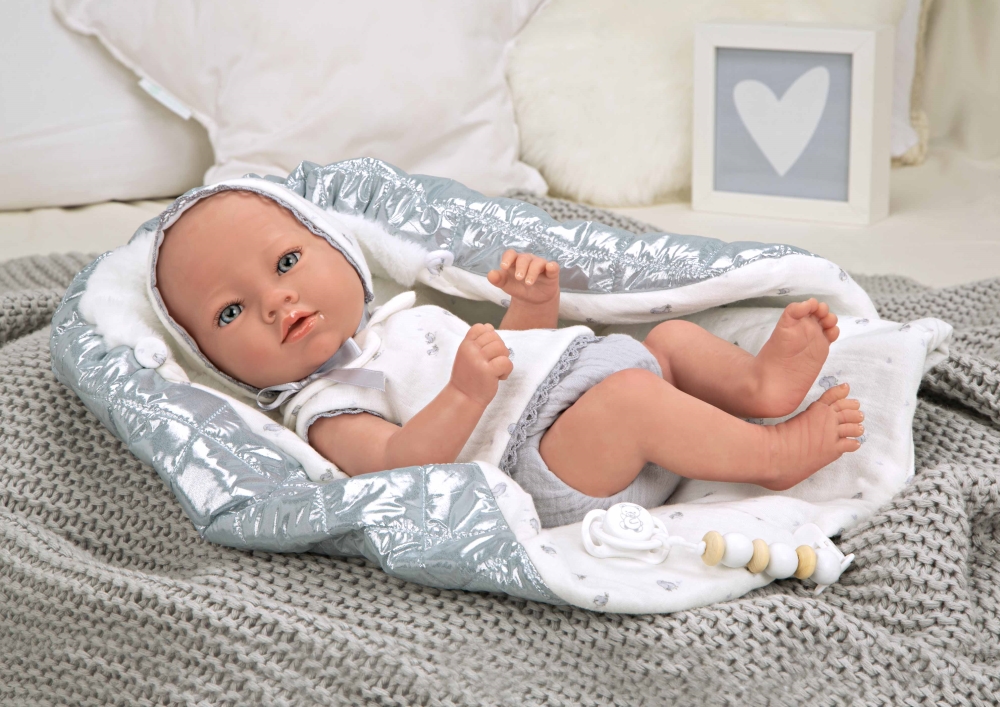 Reborn nukk koos hõbedane tekiga