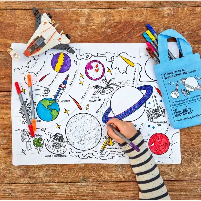 VP-292389-5060255292389-Eat-Sleep-Doodle-Kosmos-vaervitav-matt-korduvkasutus-kosmos-Keerdus-OUE-1.