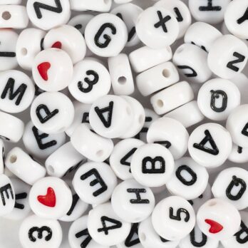 Kirjahelmed, suurus 7 mm, augu suurus 1,2 mm, ca. 200 tk, valge, 25 g/ 1 pakk