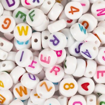 Kirjahelmed, suurus 7 mm, augu suurus 1,2 mm, ca. 200 tk, valge, 25 g/ 1 pakk